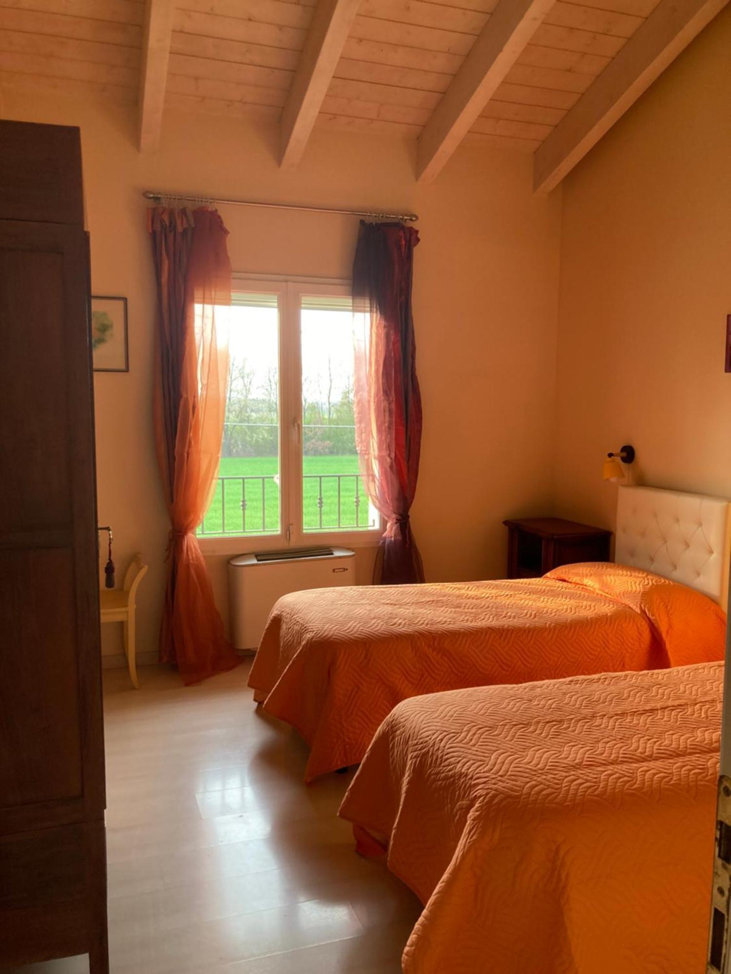 Lotus Country House Crespellano Bagian luar foto